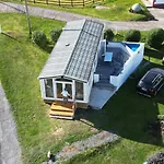 Holiday home Cascade & Hot Tub F94 H0fr *