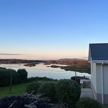 Cascade & Hot Tub F94 H0fr