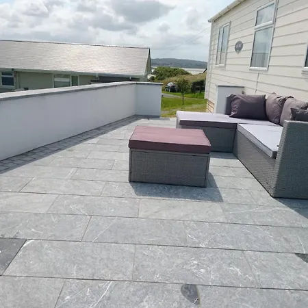 Cascade & Hot Tub F94 H0fr