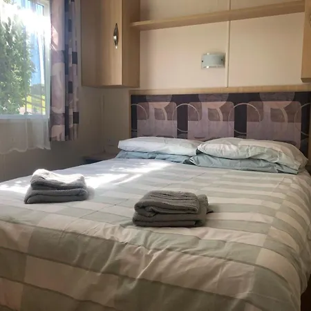 Holiday home Cascade & Hot Tub F94 H0fr *