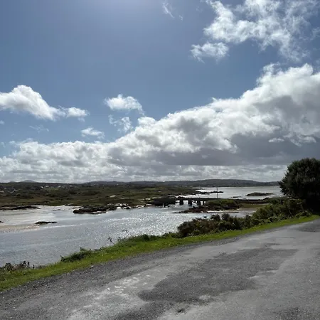 Cascade & Hot Tub F94 H0fr Ferienhaus Donegal Town